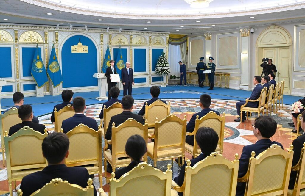 Мемлекет басшысы халықаралық жарыстарда топ жарып, алтын, күміс және қола…